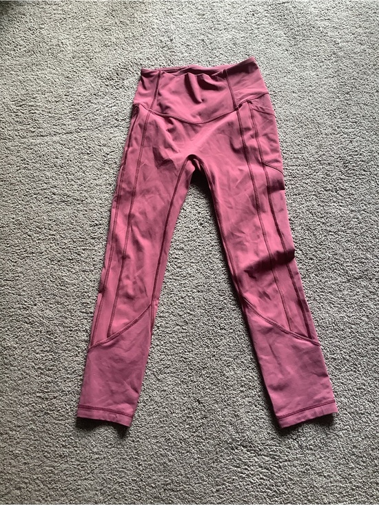 lululemon athletica Pants - Lululemon cropped leggings in Mauve, size 4. EUC